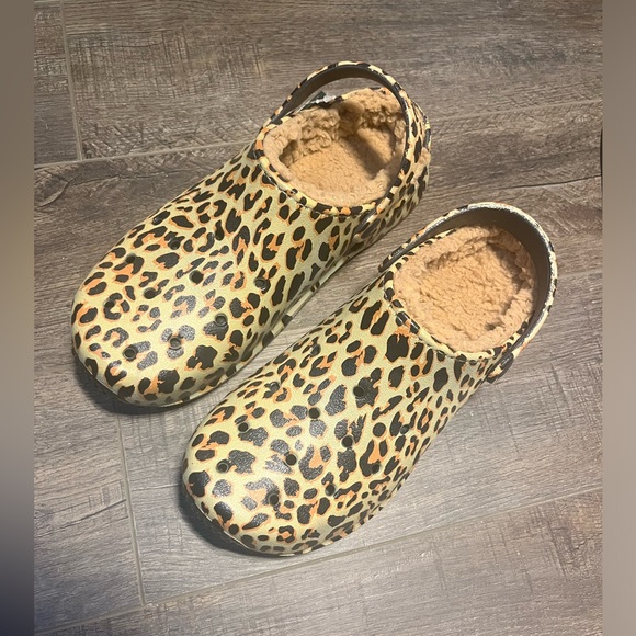 Simply Southern Fleece Clogs - Leopard Print Size 10 - Picture 1 of 9